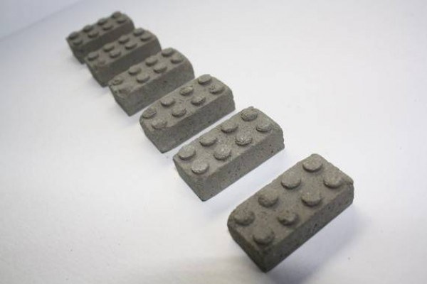 des Lego alignés en perspective