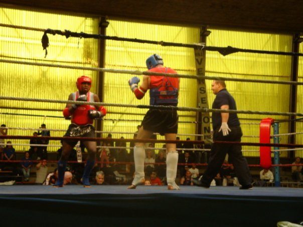 Pit faisant de la boxe-thai