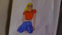Dessin de femme blonde en robe bleue, style simple et coloré