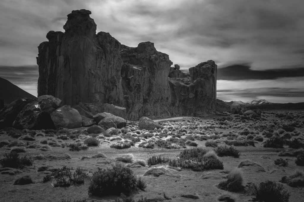 paysage désertique en noir et blanc