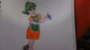 Un dessin coloré d'une personne en costume vert tenant un objet jaune, sur fond blanc et orange