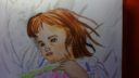 Dessin de fille avec cheveux rouges tenant un crayon, technique de dessin simple et colorée