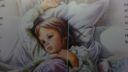 Fille endormie dans un lit, technique de dessin réaliste