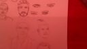 Dessins de visages et de figures sur fond rouge, style simple et enfantin