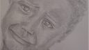 Un dessin en noir et blanc d'une figure humaine avec des traits expressifs, probablement réalisé au crayon