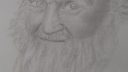 Un dessin en crayon montrant un vieil homme avec une longue barbe blanche et des vêtements sombres, style réaliste