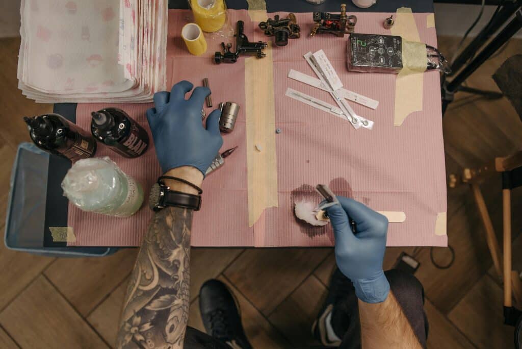 Comment devenir tatoueur - Plateau pour tatouer