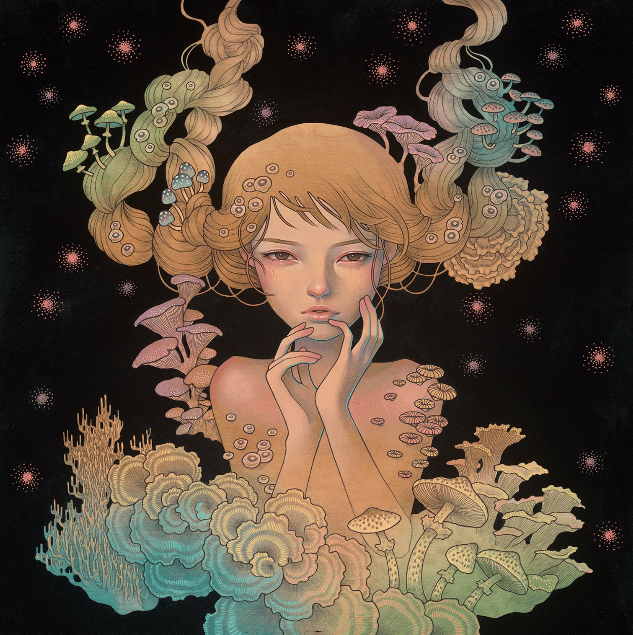 Œuvre "Offering" d'Audrey Kawasaki (2013) - Portrait sur fond noir avec champignons et éléments naturels