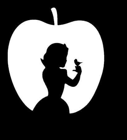 Silhouette noire d'une princesse à l'intérieur d'une pomme blanche sur fond noir